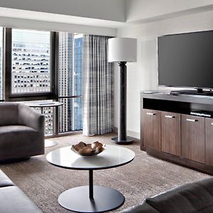 One-Bedroom Upper Floors King Suite